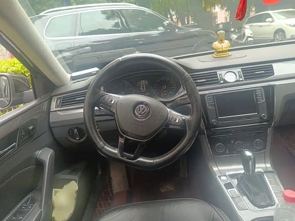 Volkswagen Passat 2017 330TSI DSG Prestige фото 3