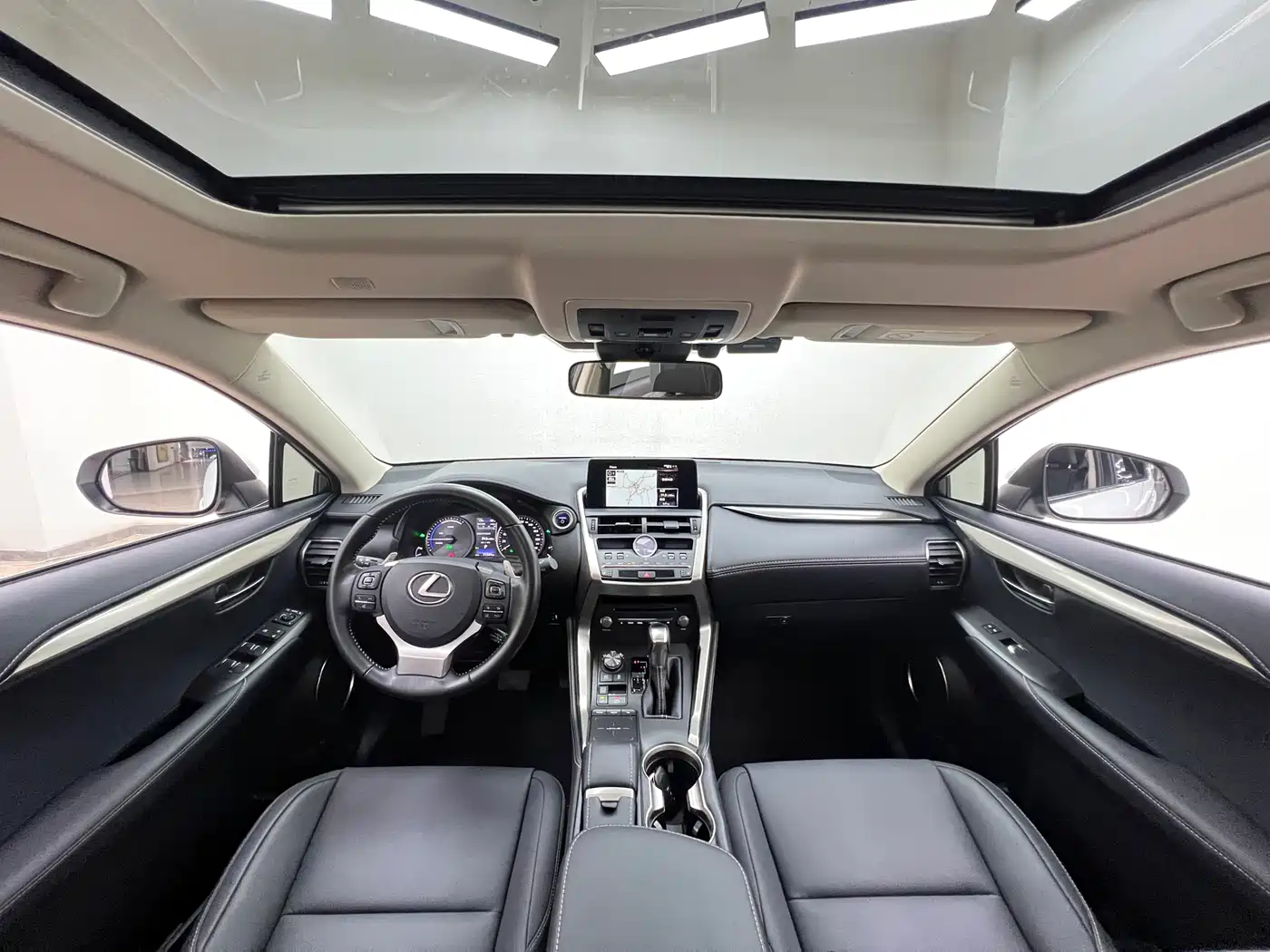 Lexus NX 2020 300h FWD F Sport China VI фото 21