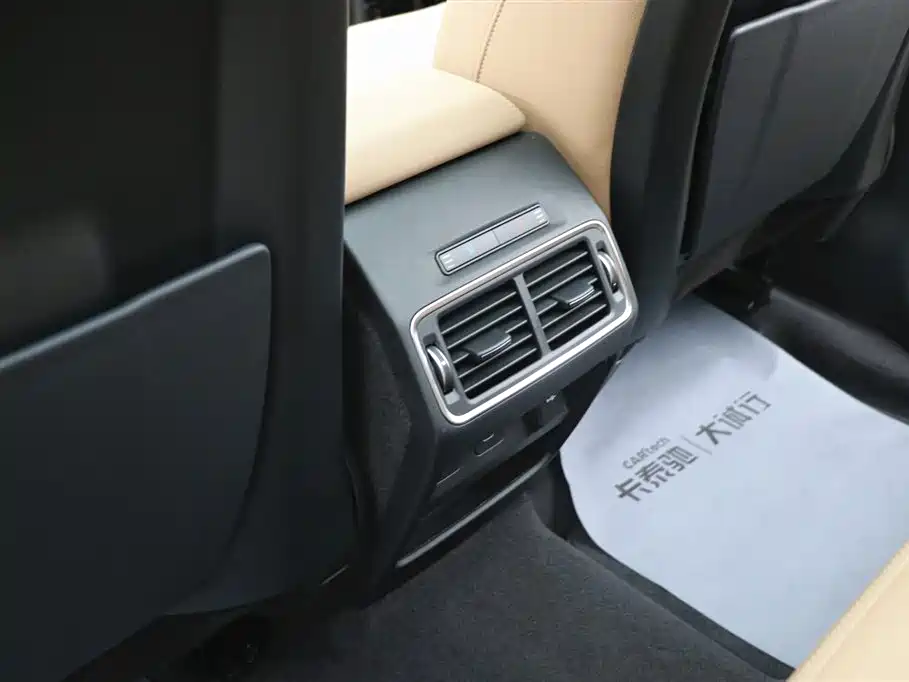 Land Rover Discovery Sport 2024 Performance Technology Edition фото 18