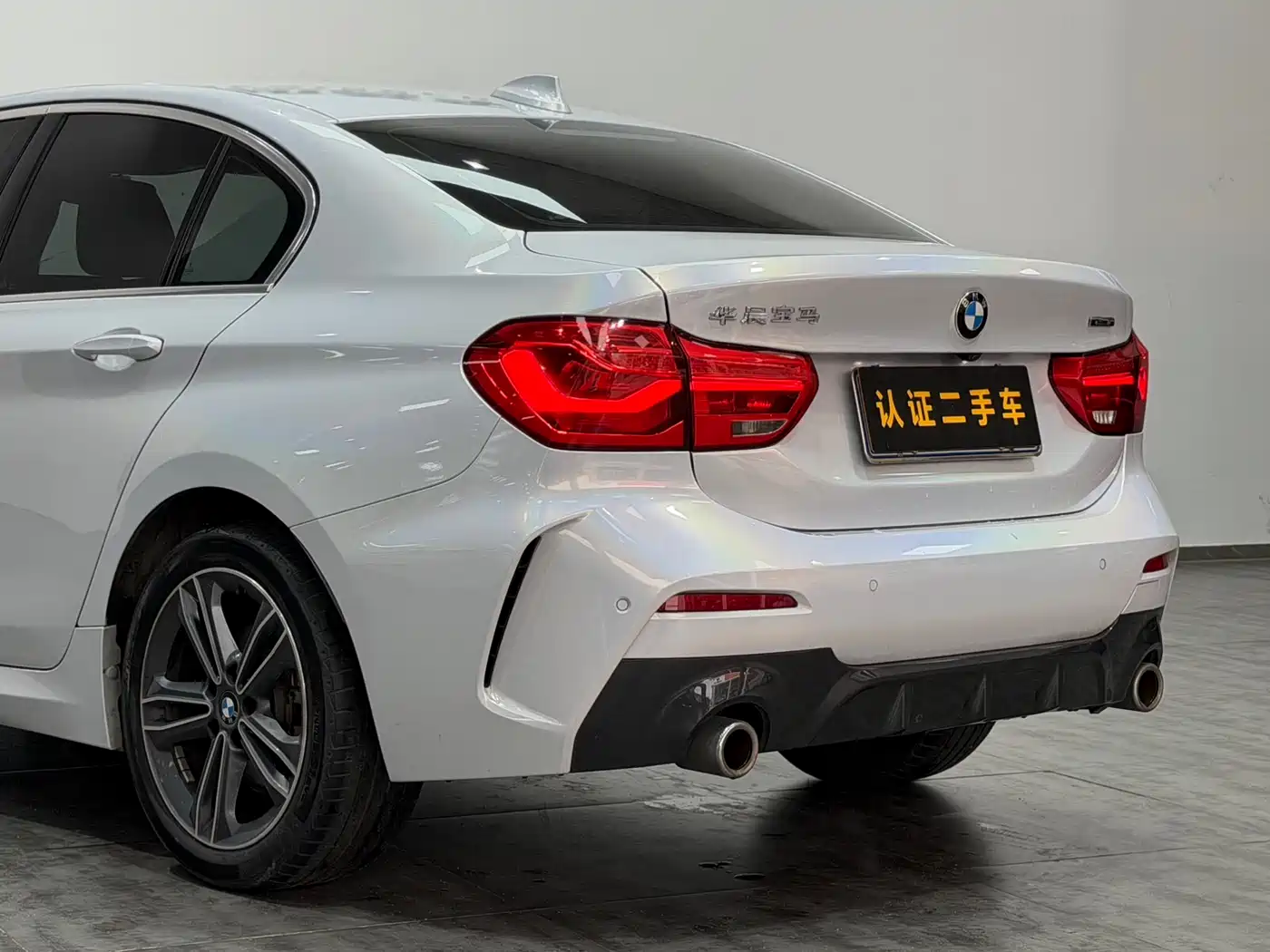BMW 1 Series 2022 120i M Sport фото 18