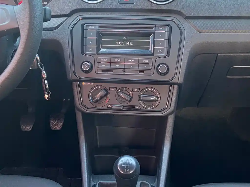 Volkswagen Jetta 2019 Dream Edition 1.5L Manual Fashion фото 11