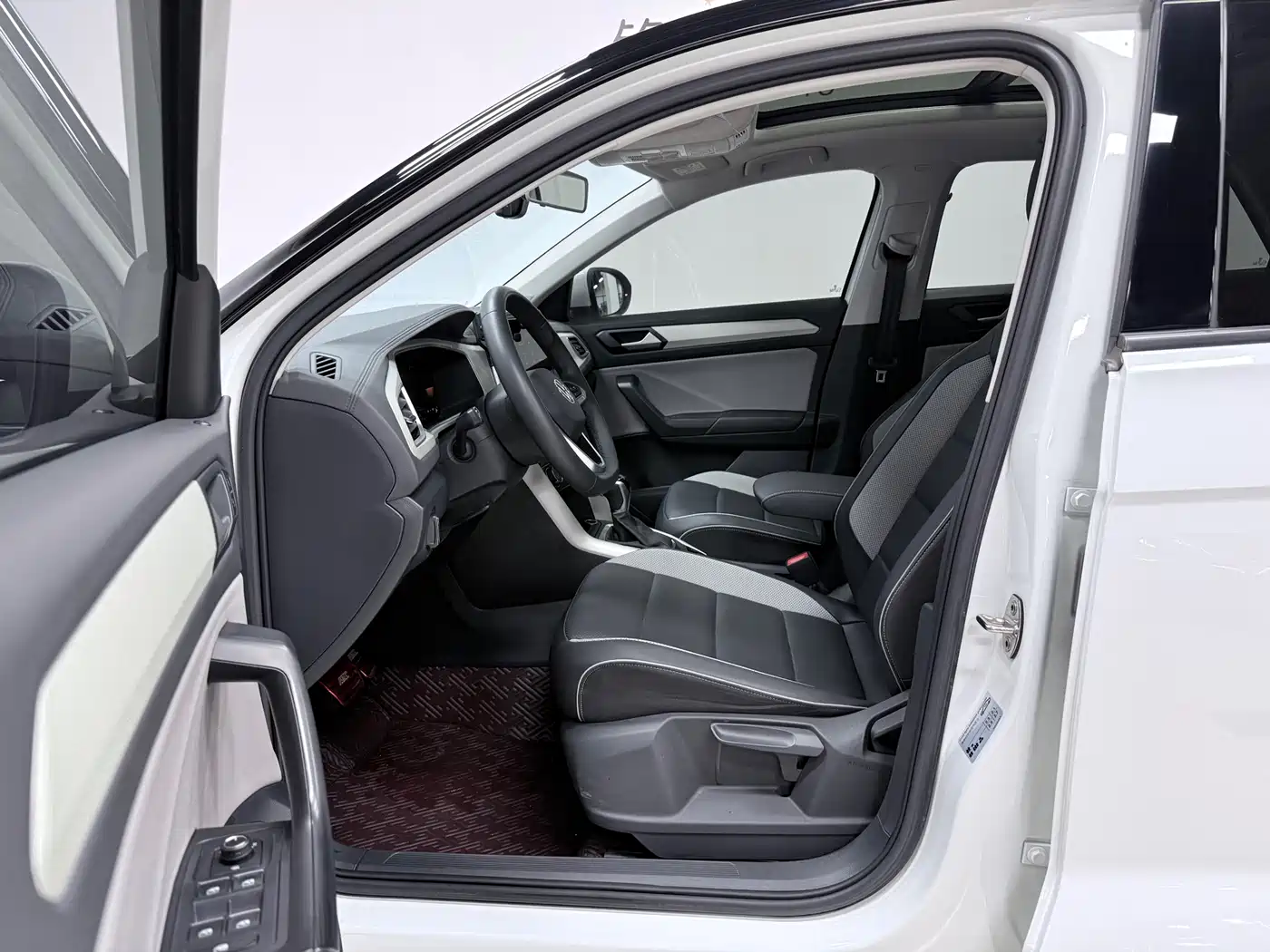 VOLKSWAGEN T ROC EXPLORING SONGS