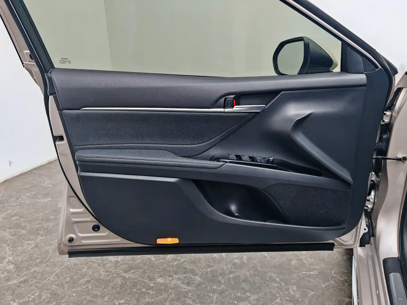Toyota Camry 2023 2.0G Luxury Edition фото 19