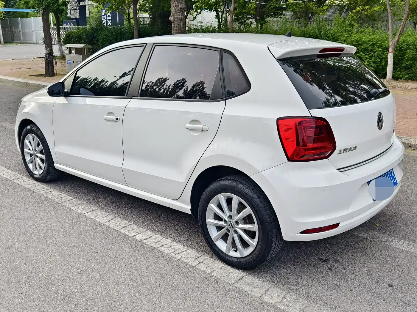 Volkswagen Polo 2016 1.6L Automatic Luxury фото 4