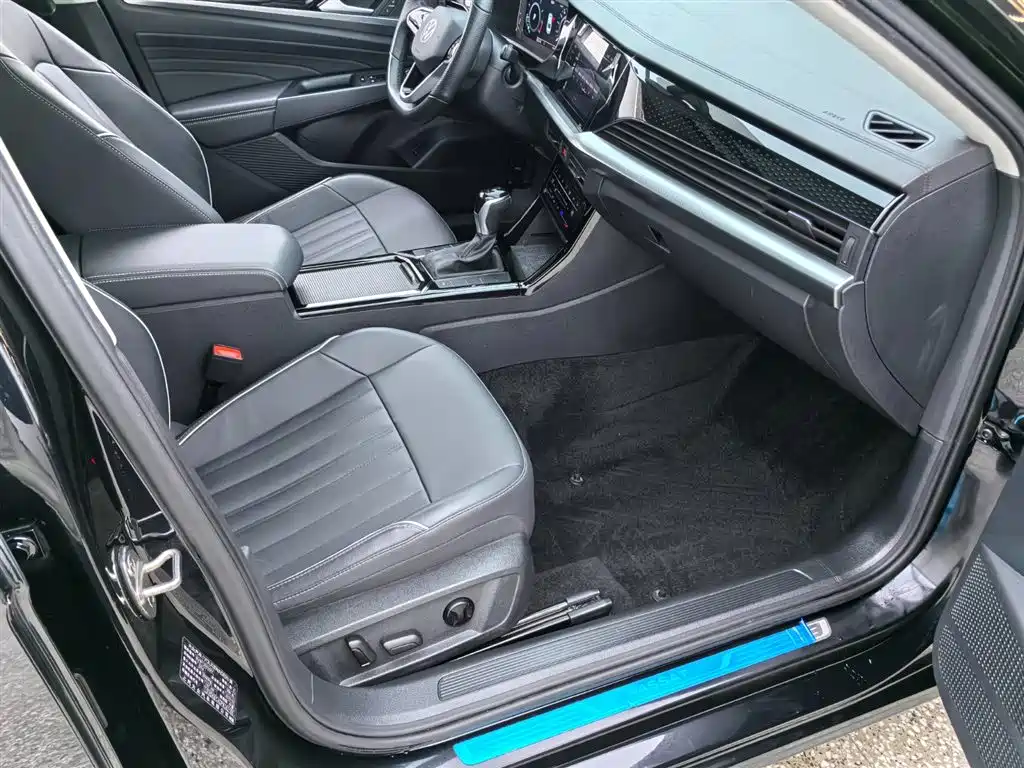 Volkswagen Passat 2023 330TSI Starlight Elite Edition фото 13