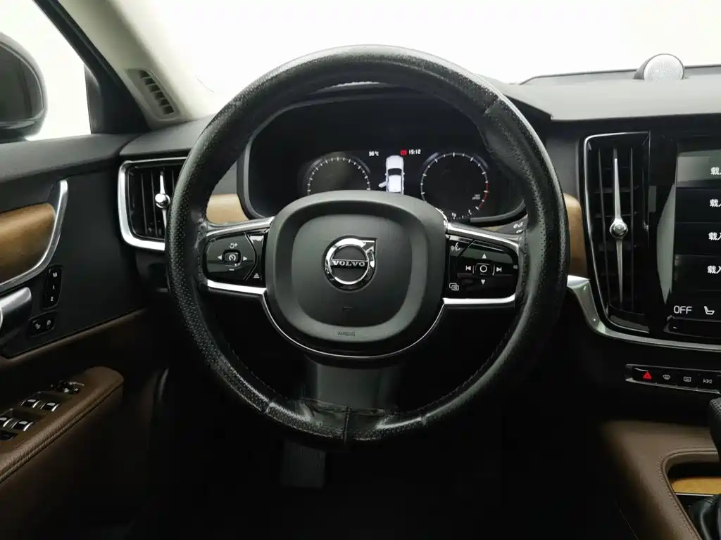Фото 11 - Volvo S90