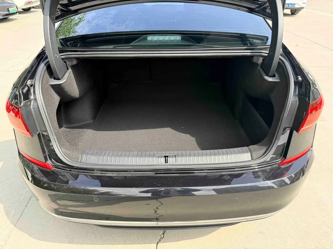 Volkswagen Passat 2024 330TSI Elite Edition фото 7