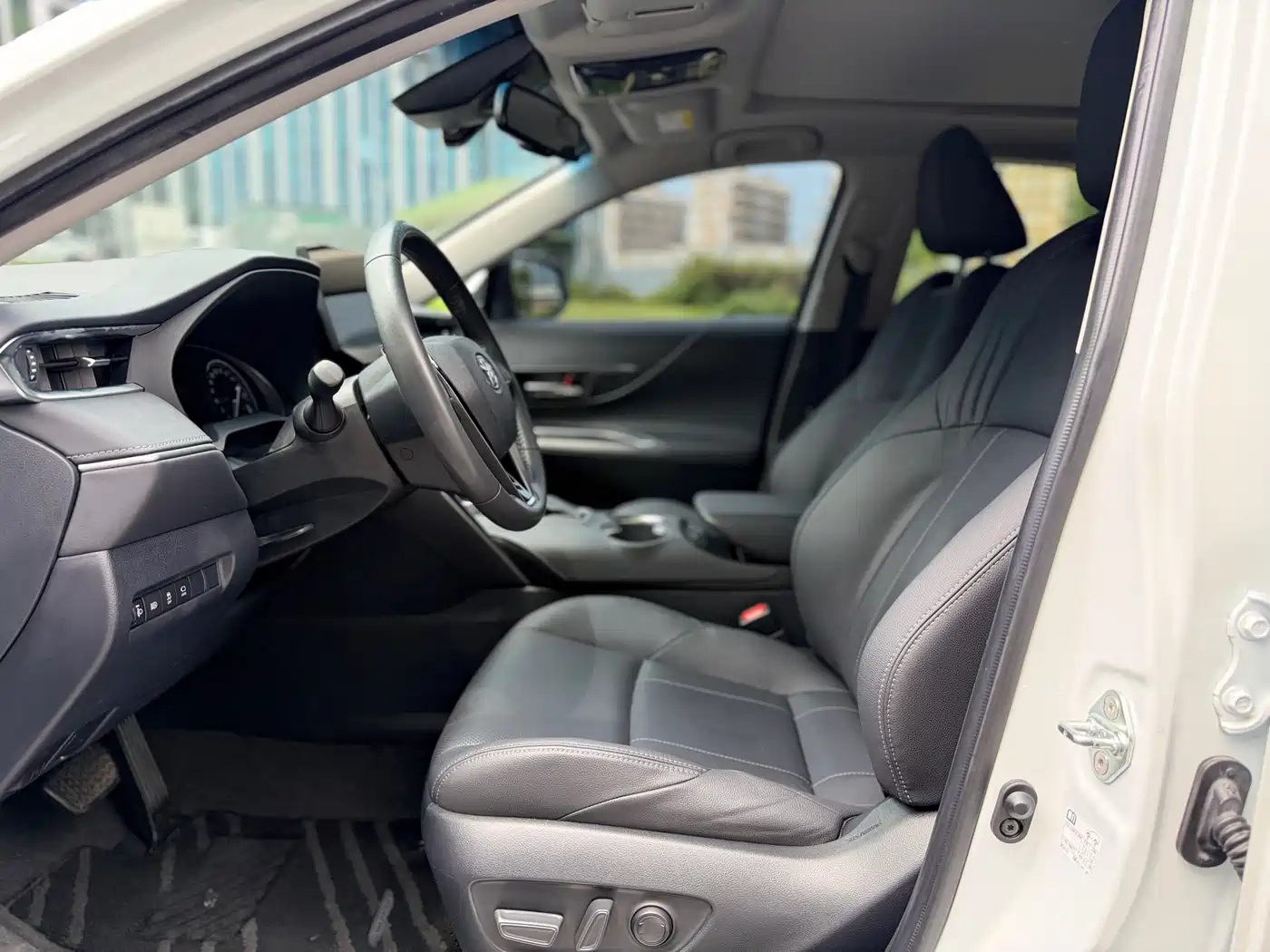 Toyota Lingfang HARRIER 2022 2.0L CVT 2WD Premium Edition фото 6