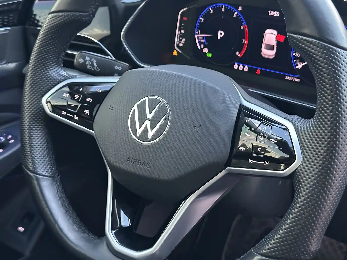 Volkswagen Passat 2023 330TSI Luxury Edition фото 6