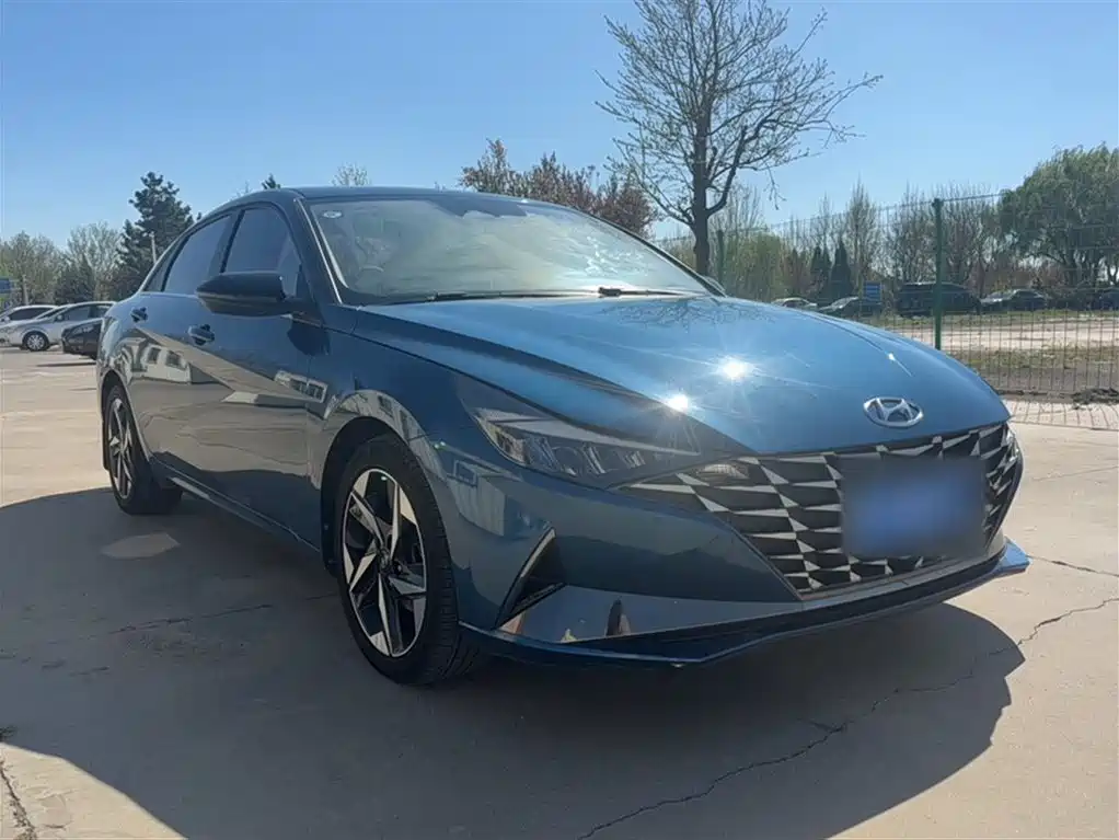 Hyundai Elantra 2021 1.5L CVT LUX Premium Edition фото 9
