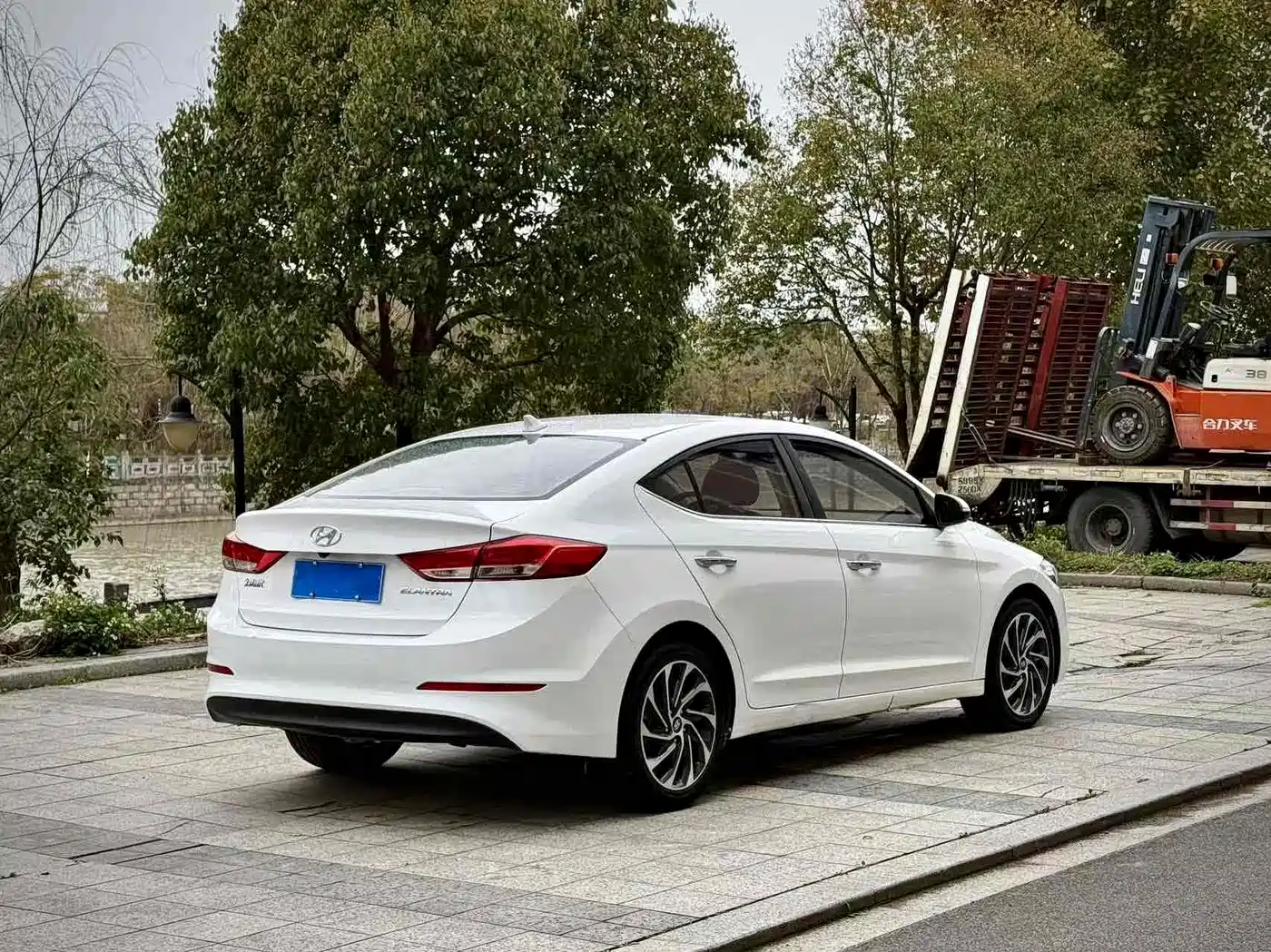 Hyundai Elantra 2019 1.5L CVT Smart Elite фото 8