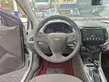 Photo 11 - Chevrolet Cruze