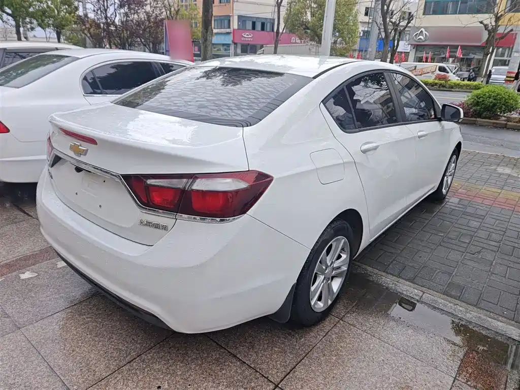 Chevrolet Cruze 2015 1.5L Automatic Fashion Navigation Edition фото 7