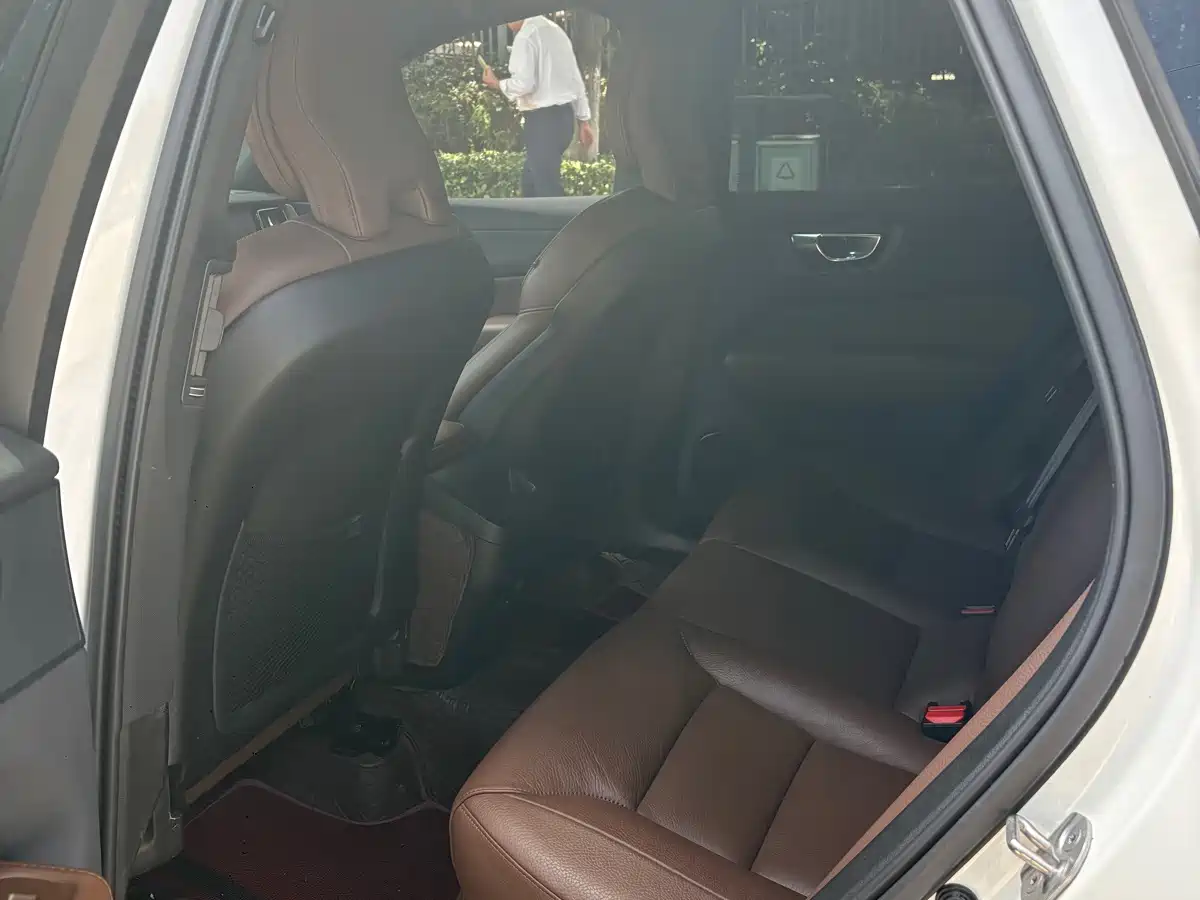 Фото 5 - Volvo XC60