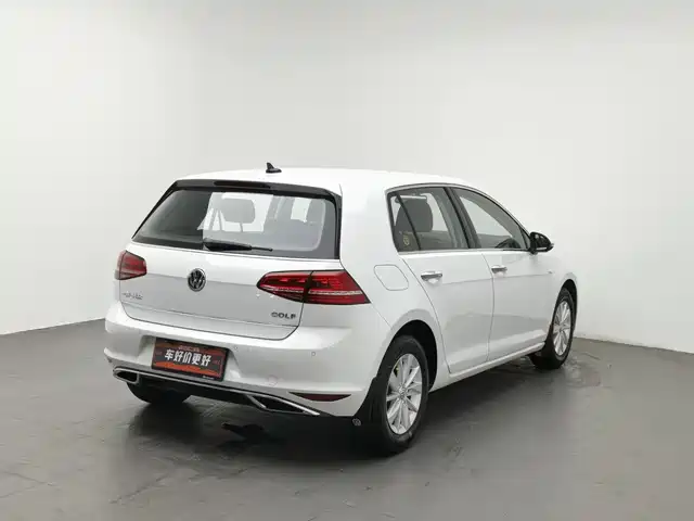 Volkswagen Golf 2015 1.6L Automatic Fashion — фото 2