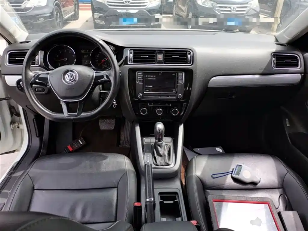 Volkswagen Sagitar 2016 230TSI 25th Anniversary Edition фото 10
