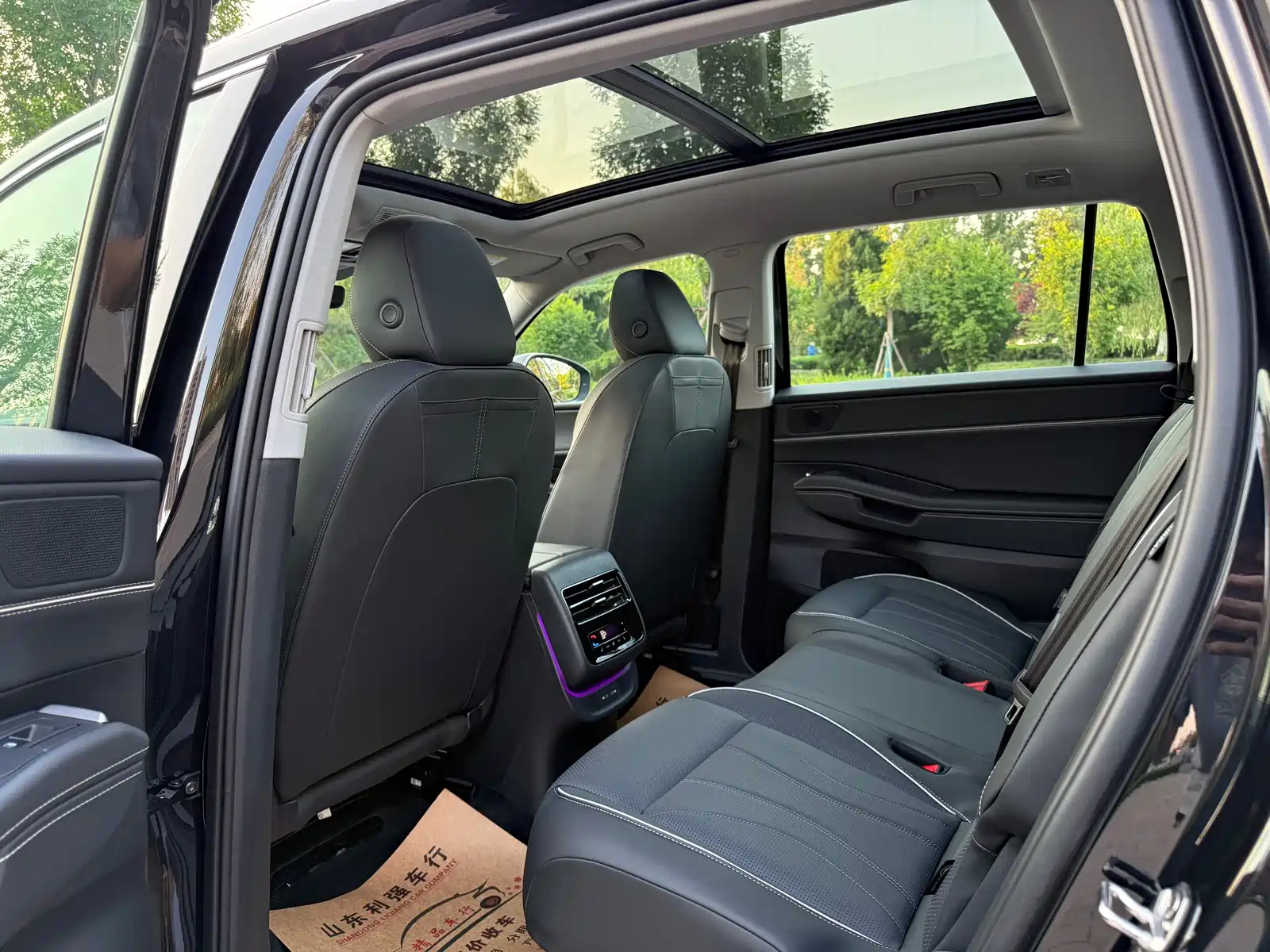 Photo 9 - Volkswagen Teramont