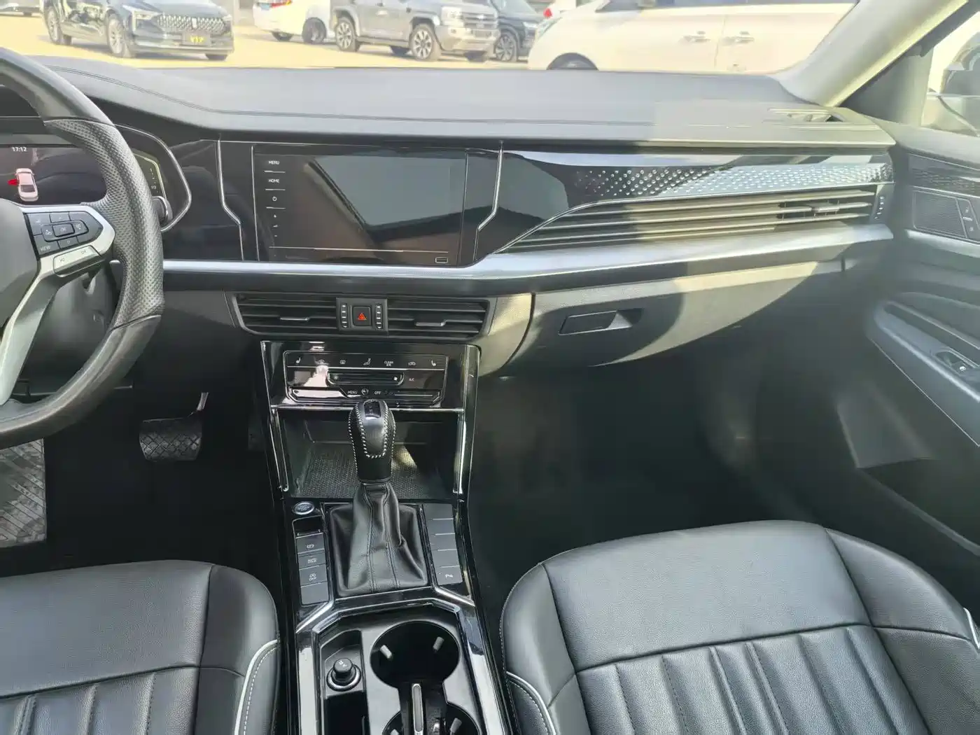 Volkswagen Passat 2023 330TSI Starlight Luxury Edition фото 9