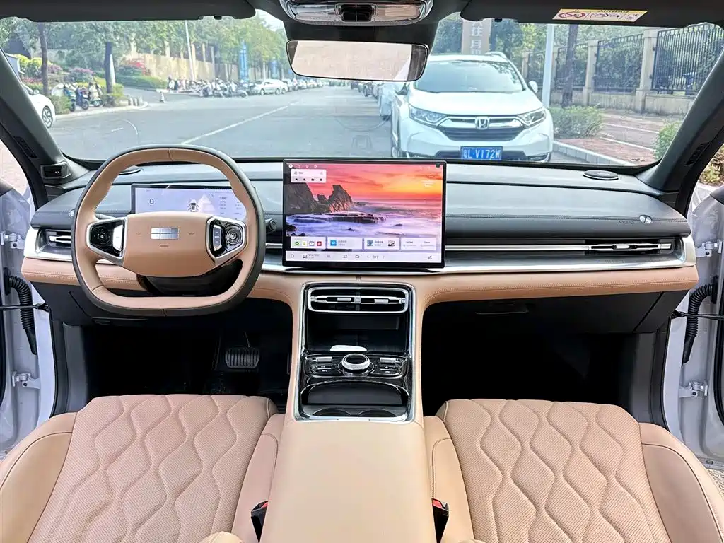 Geely Galaxy Galaxy A7 2025 EM-i 150km Long Voyage Edition фото 10