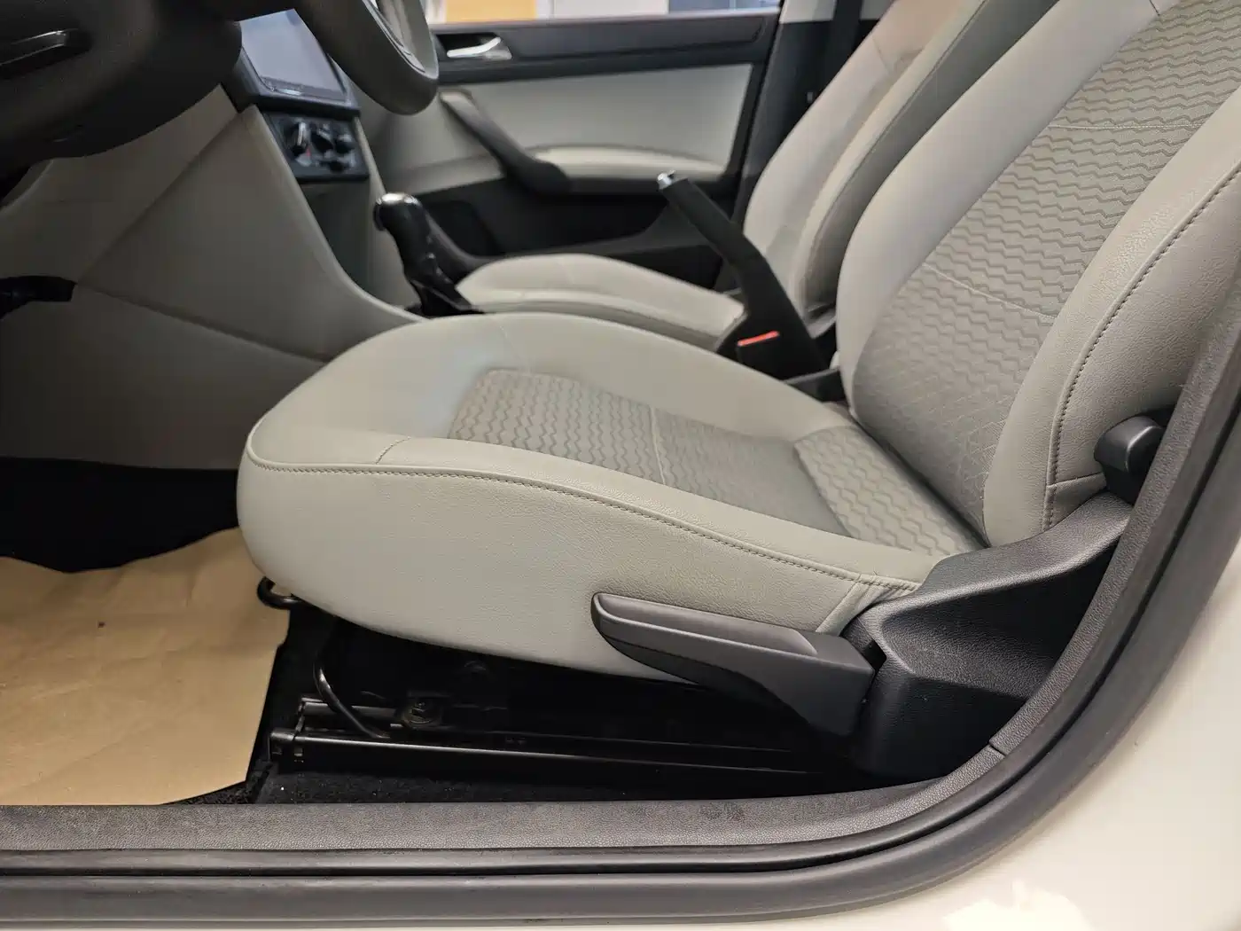 Škoda Rapid 2016 1.6L Automatic Pioneer Edition фото 10