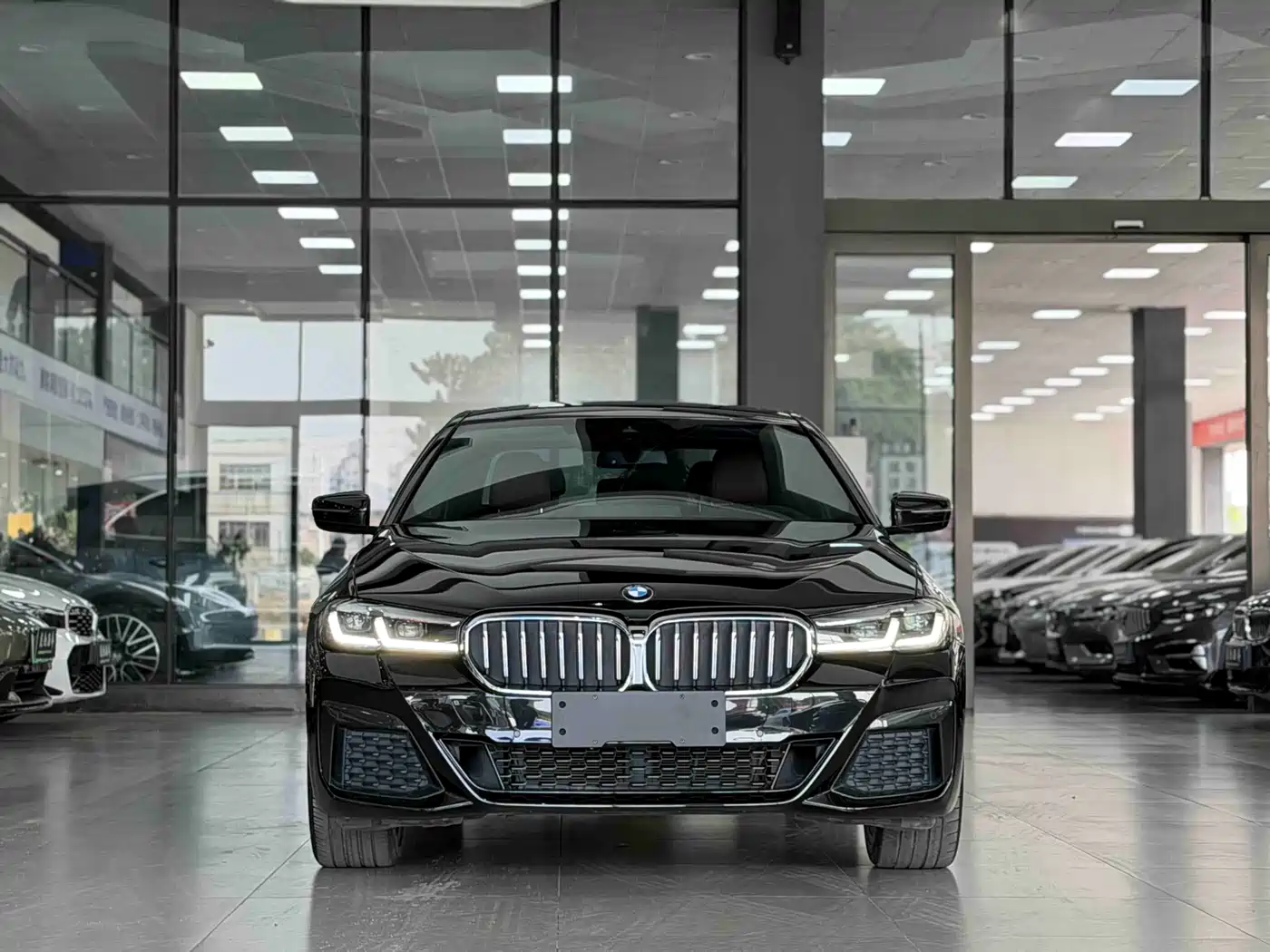 BMW 5 Series 2022 530Li Leading M Sport Package фото 2