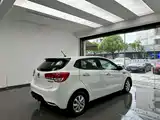 Photo 9 - Kia K2