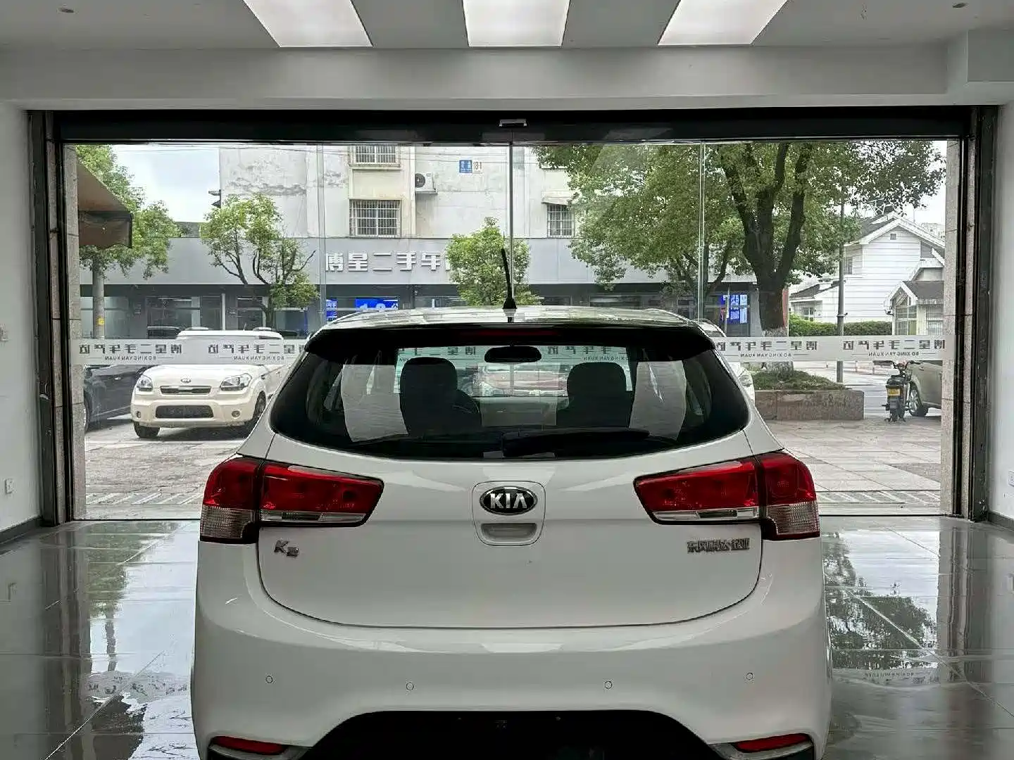 Photo 8 - Kia K2