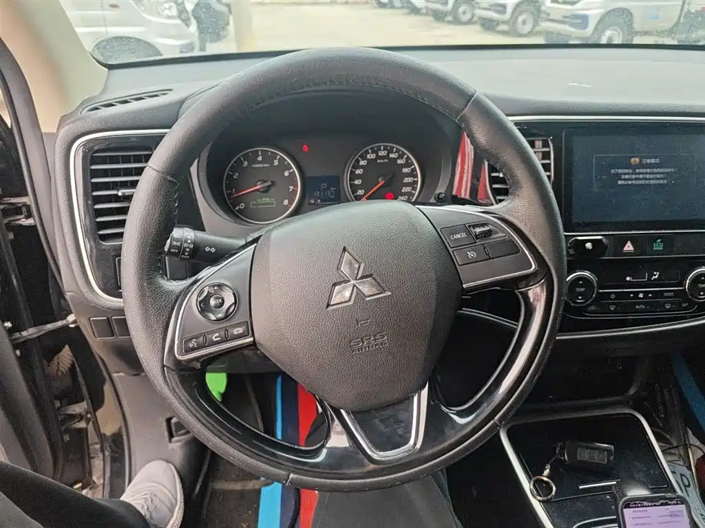 MITSUBISHI OUTLANDER