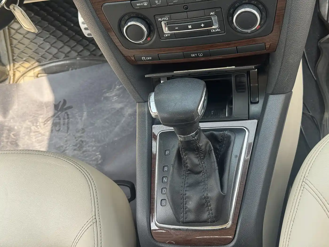 Škoda Octavia 2013 1.8TSI DSG Prestige Edition фото 27
