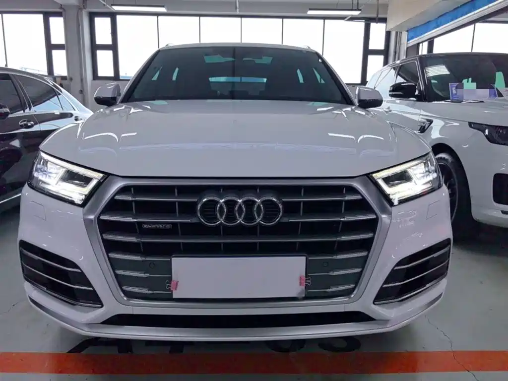 Audi Q5L 2020 Facelift 40 TFSI Honor Fashion фото 9