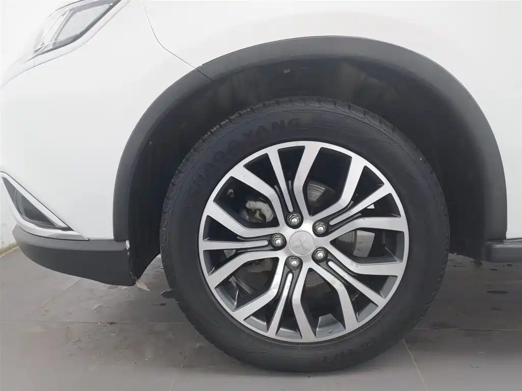 Mitsubishi Outlander 2018 2.0L 2WD Glory Edition 5-seater фото 17