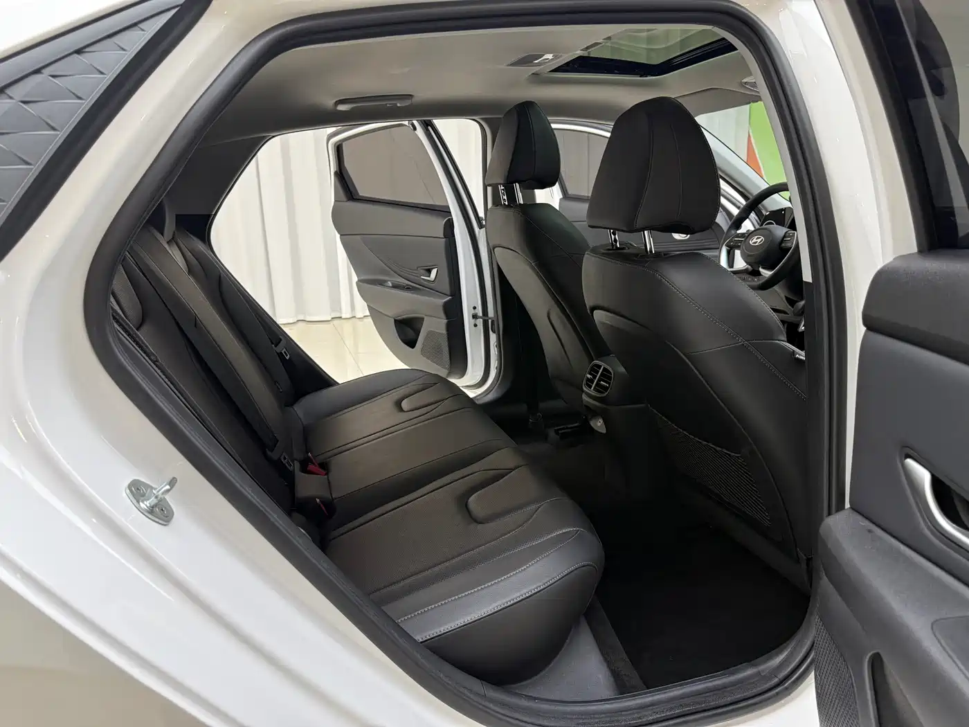 Hyundai Elantra 2023 1.5L CVT GLX Elite Edition фото 9