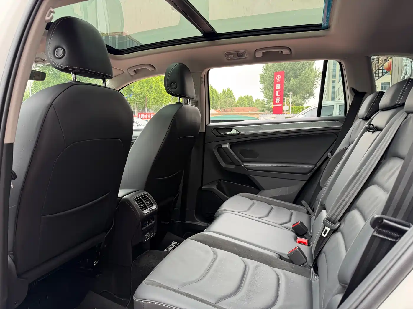 Volkswagen Tiguan L 2021 330TSI Automatic 2WD R-Line Premium фото 8