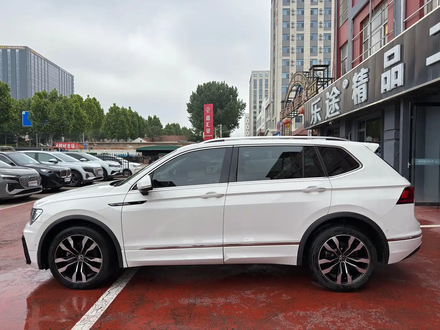 Volkswagen Tiguan L 2021 330TSI Automatic 2WD R-Line Premium фото 3