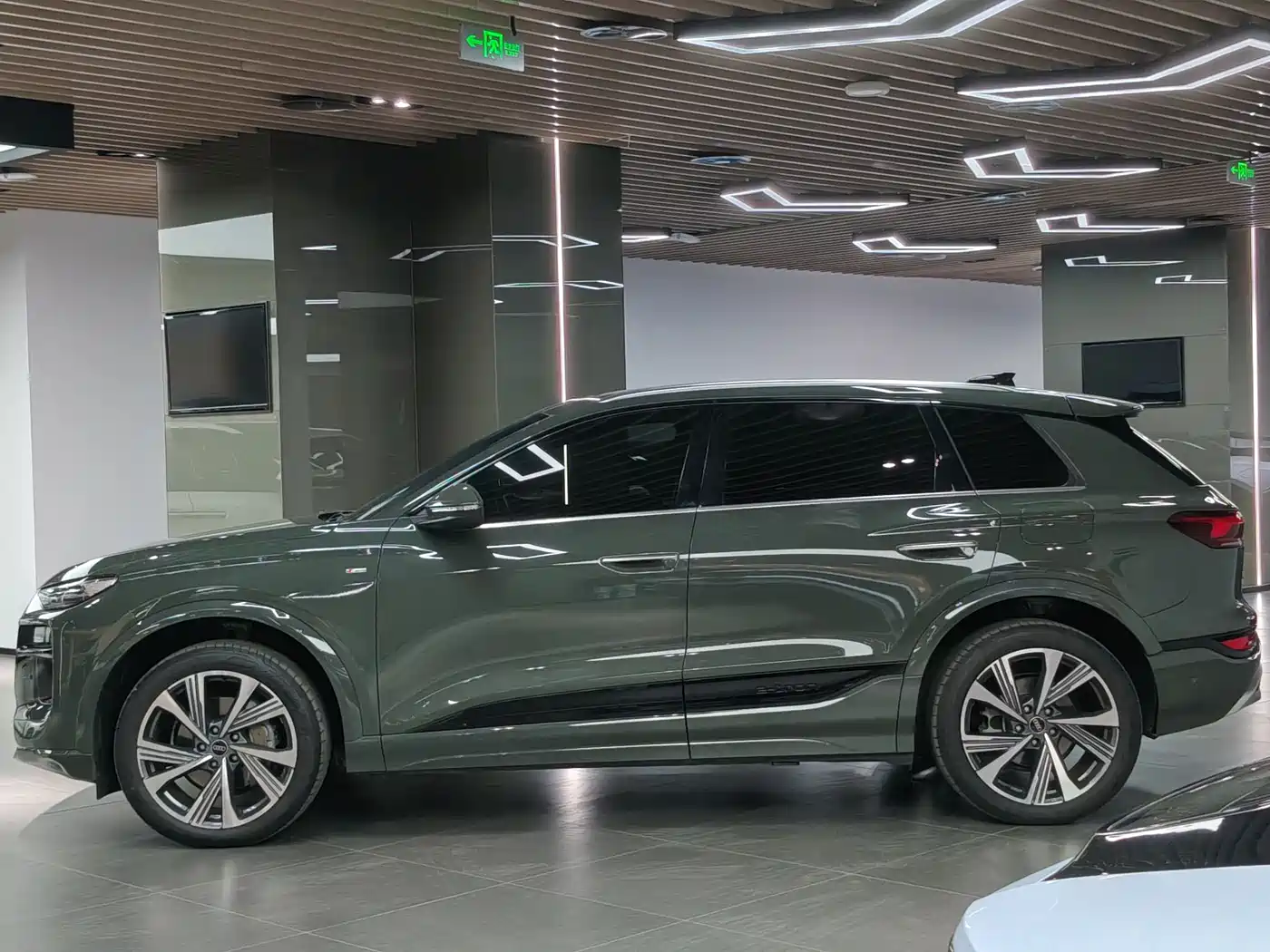 Audi Q6L e-tron 2025 Extended Range Edition фото 4