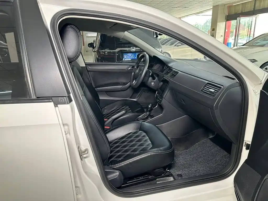 VOLKSWAGEN SANTANA