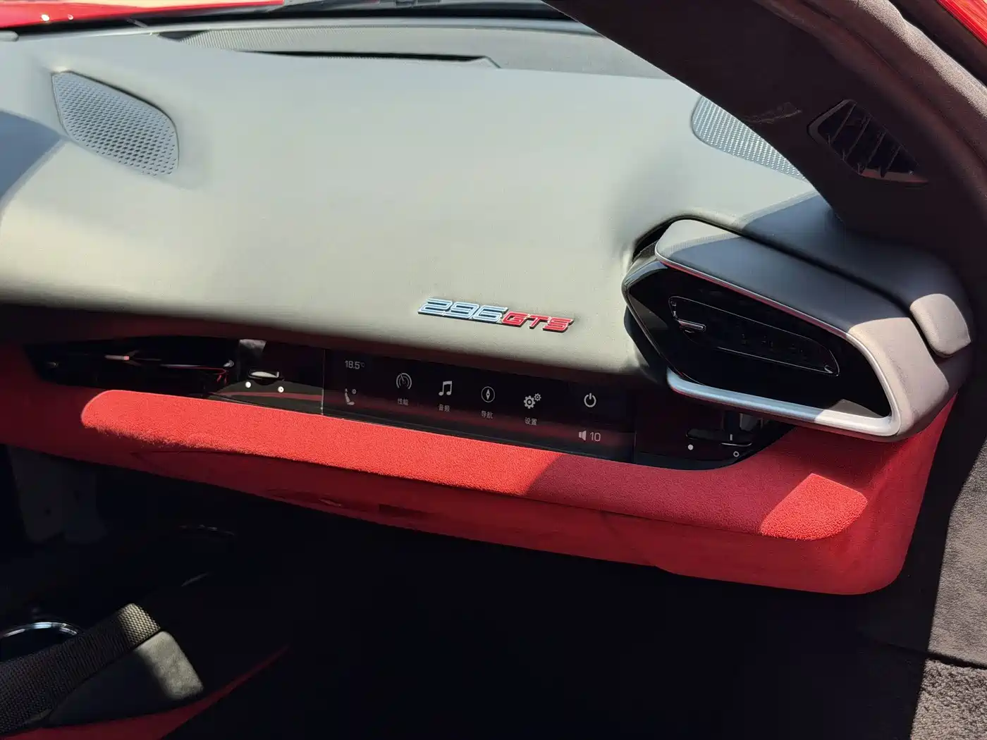 Фото 7 - Ferrari 296