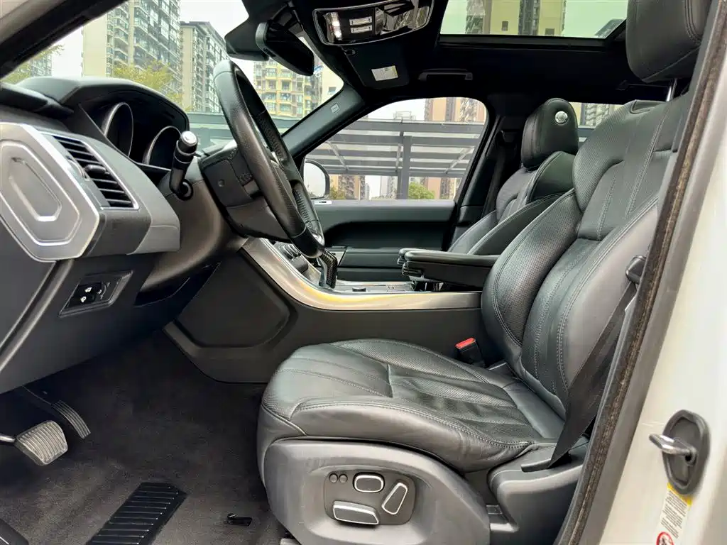 Land Rover Range Rover Sport фото 9