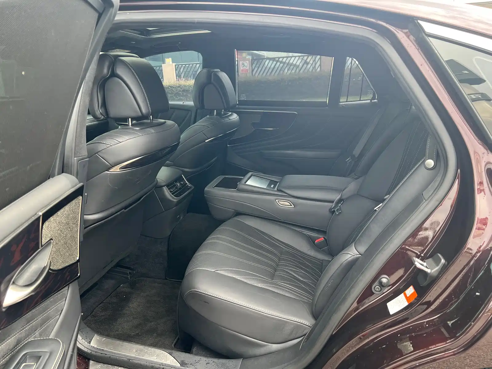 Фото 6 - Lexus LS