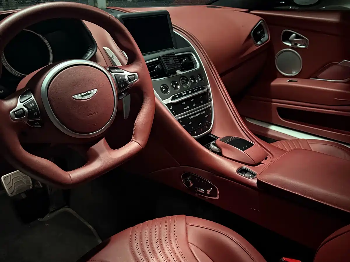 2023 Aston Martin DB11