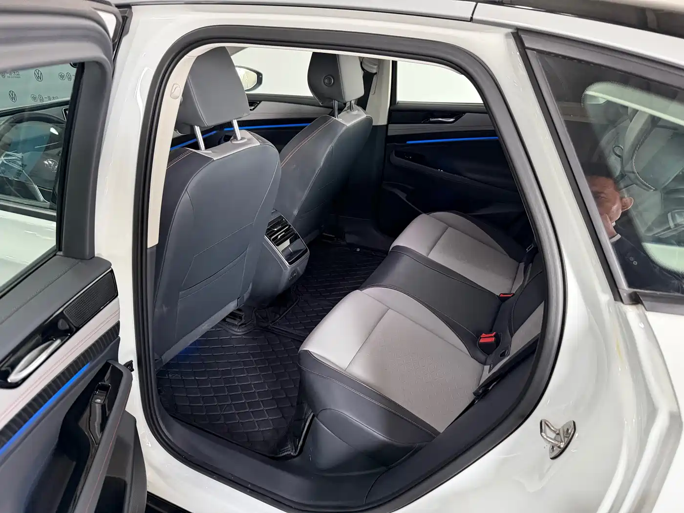 VOLKSWAGEN ID.7 VIZZION