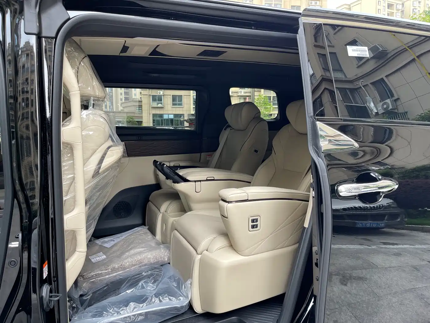Toyota Alphard 2024 Hybrid 2.5L Ultimate Enjoyment Edition фото 5