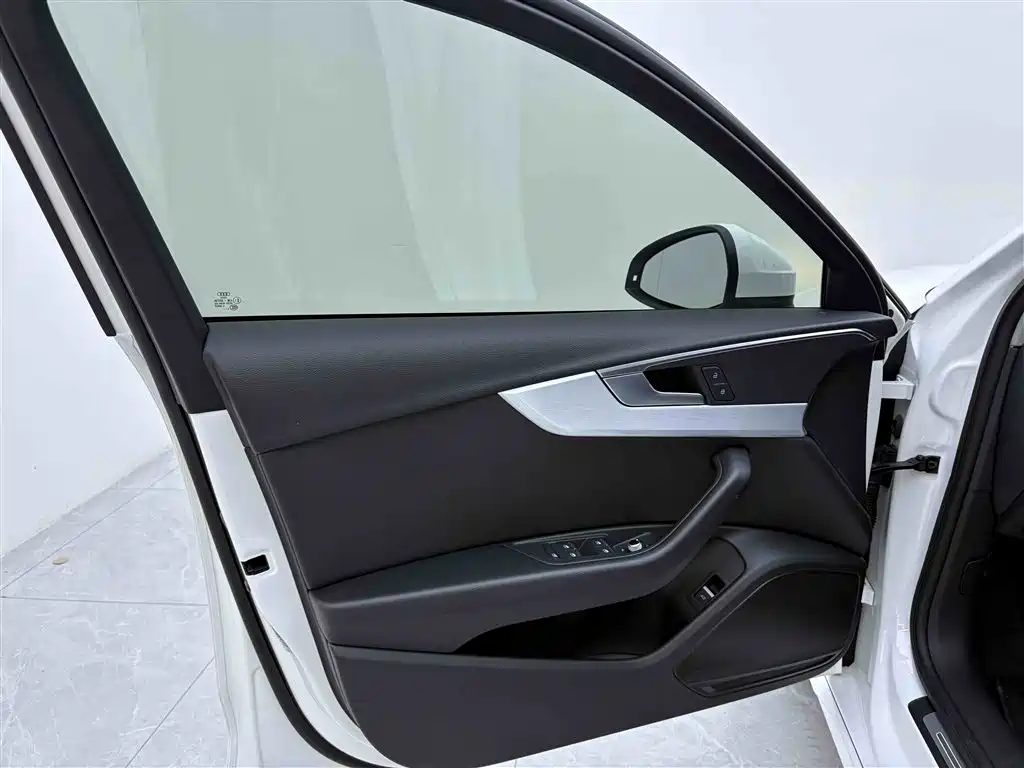 Audi A4L 2022 40 TFSI Luxury Dynamic фото 17