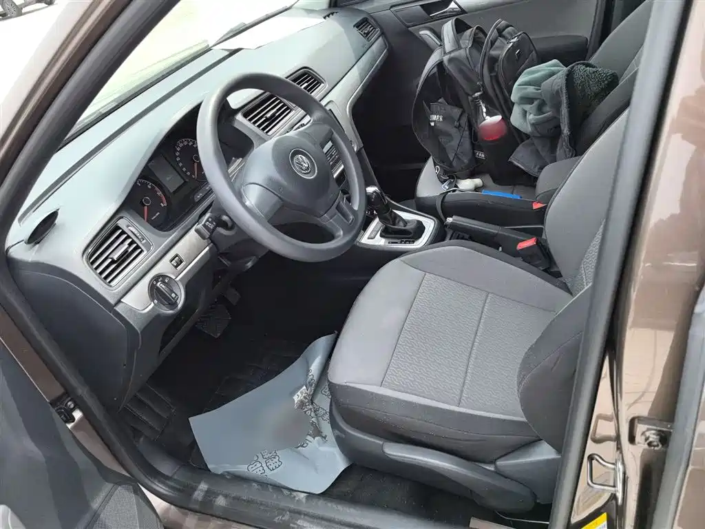 Volkswagen Lavida Tour 2013 1.6L Automatic Trend Style фото 11