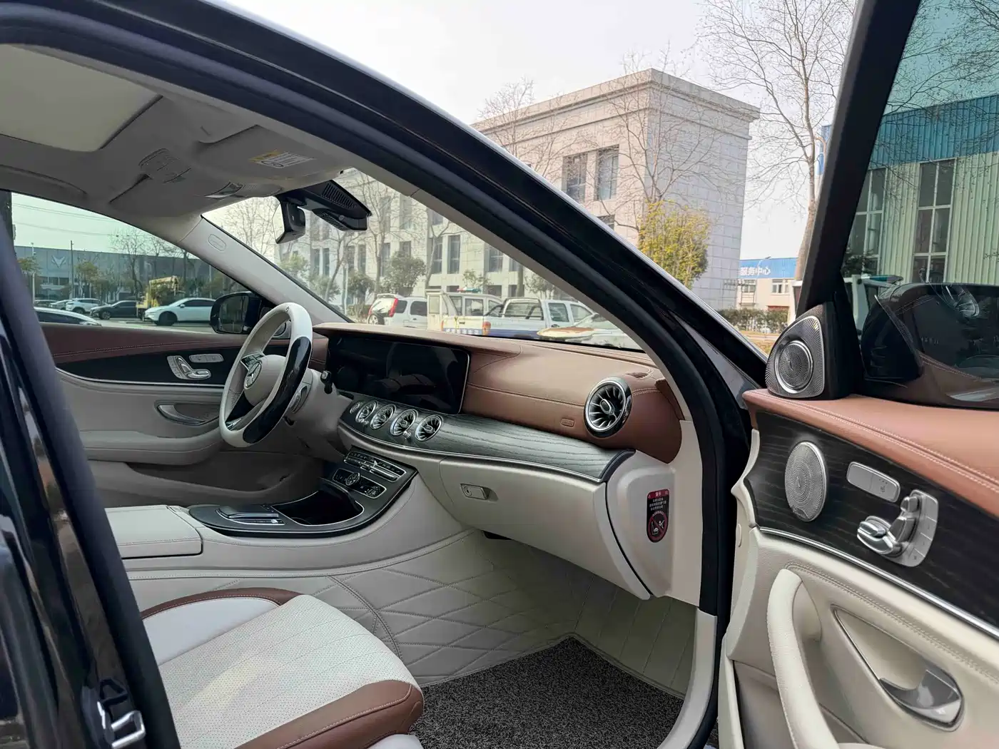 Mercedes-Benz E-Class 2023 E 300 L Fashion фото 7