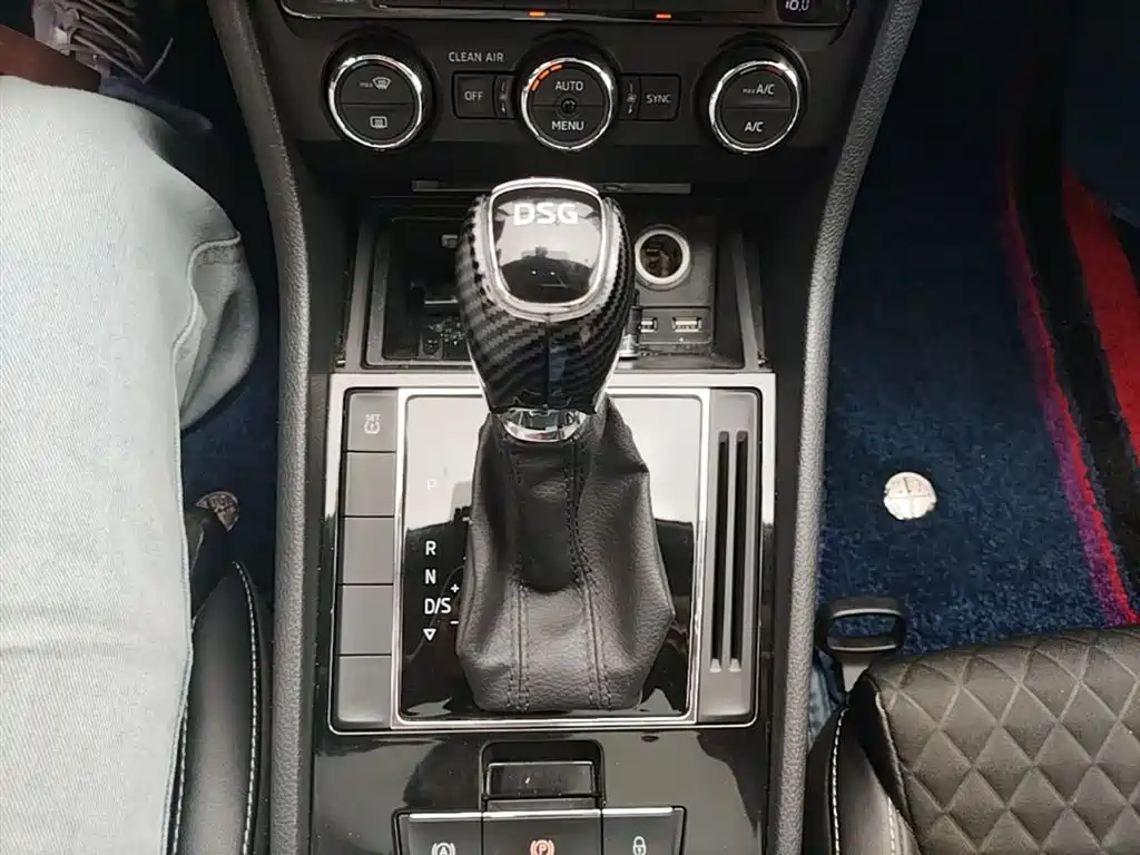Škoda Superb 2016 TSI280 DSG Pioneer Edition фото 14