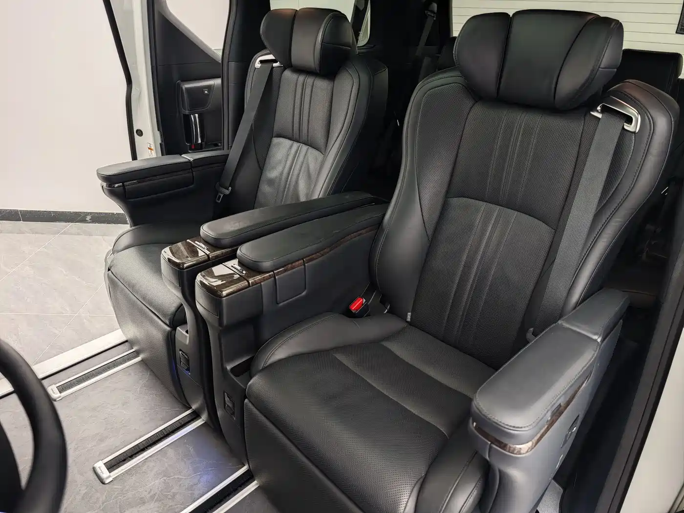 Toyota Alphard 2018 Facelift 3.5L Premium Edition фото 14