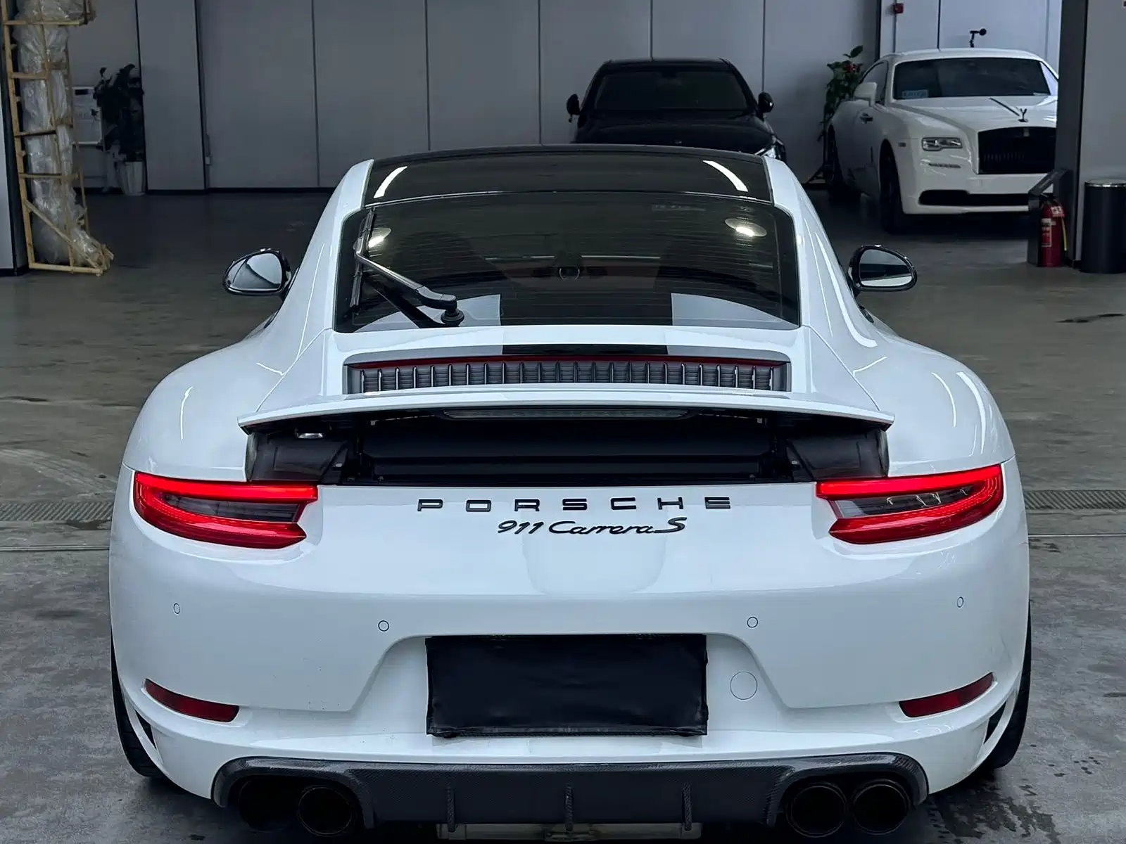 Photo 3 - Porsche 911