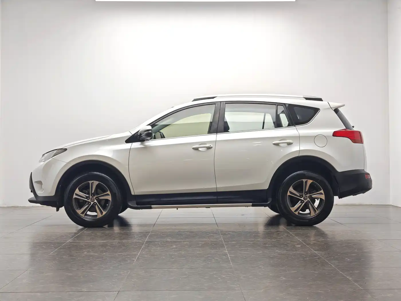Toyota RAV4 Rongfang 2015 2.0L CVT 2WD Trend Edition фото 10