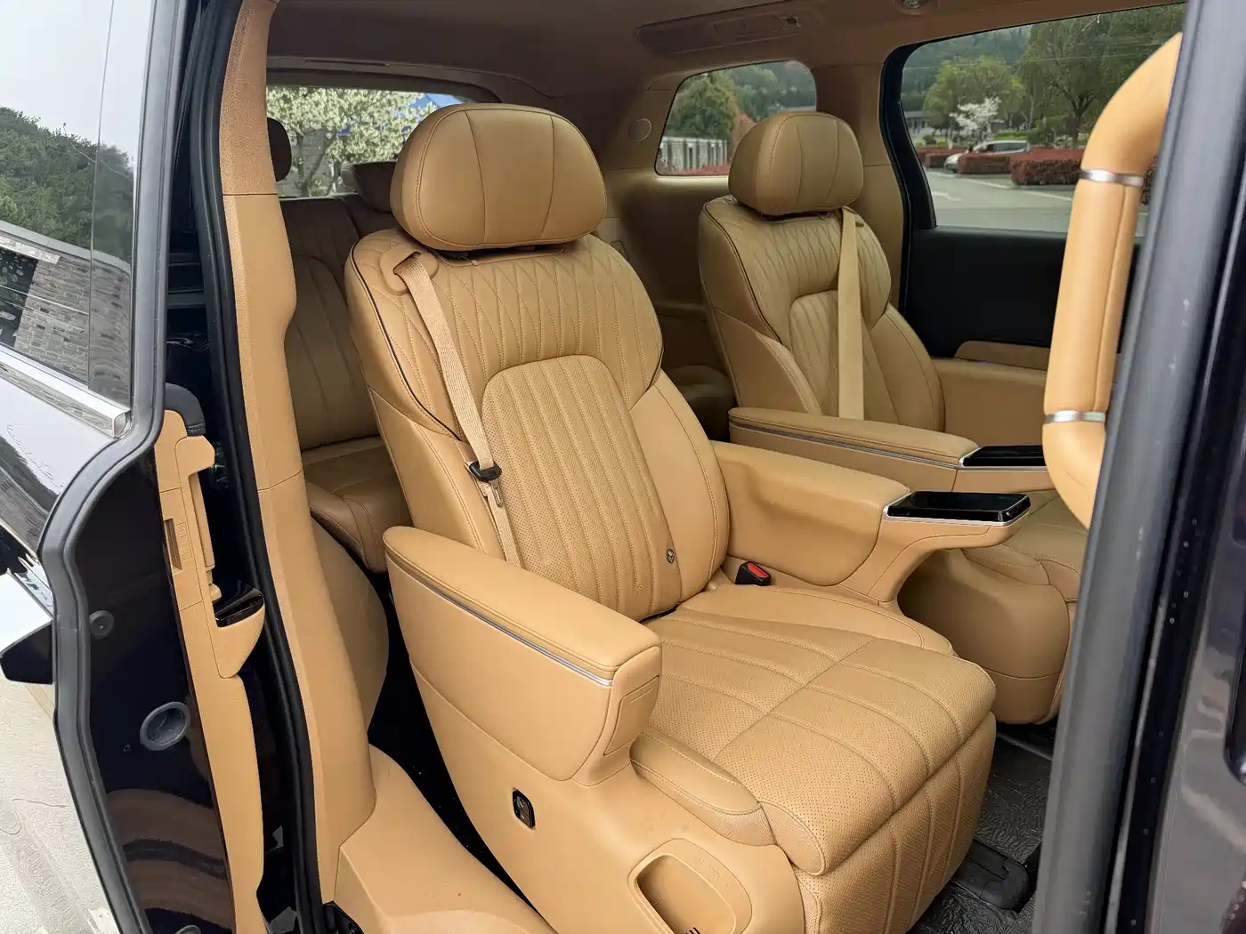 Voyah Auto Voyah Dreamer 2025 PHEV AWD Flagship Kunpeng Edition фото 11